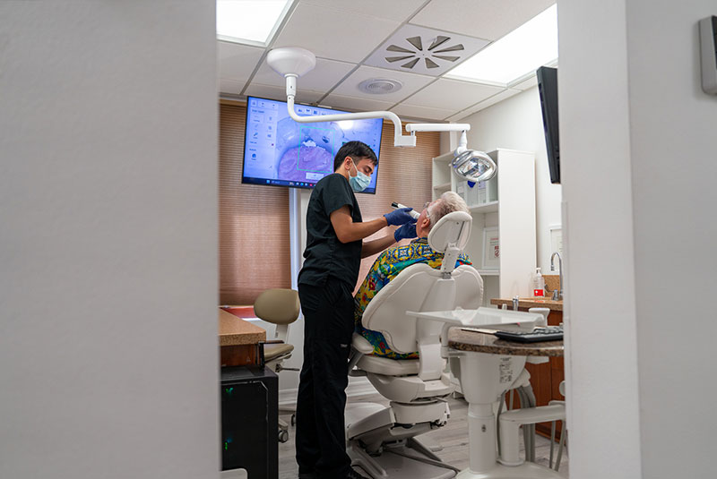 dentisti getting 3d x ray reading of patients mouth